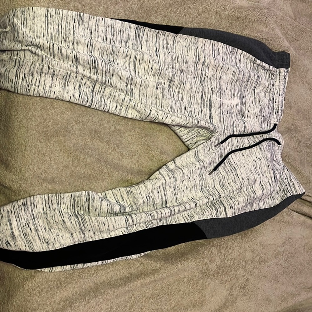 Grey jogging pants🌞